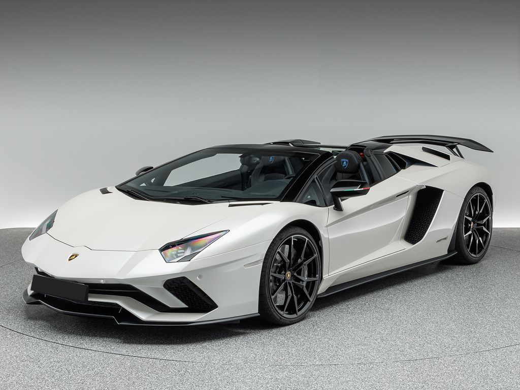 LAMBORGHINI AVENTADOR S - LP 740-4 | bílá nemetalická | auto po prvním majiteli | skladem | online nákup | online prodej | super cena | autoibuy.com